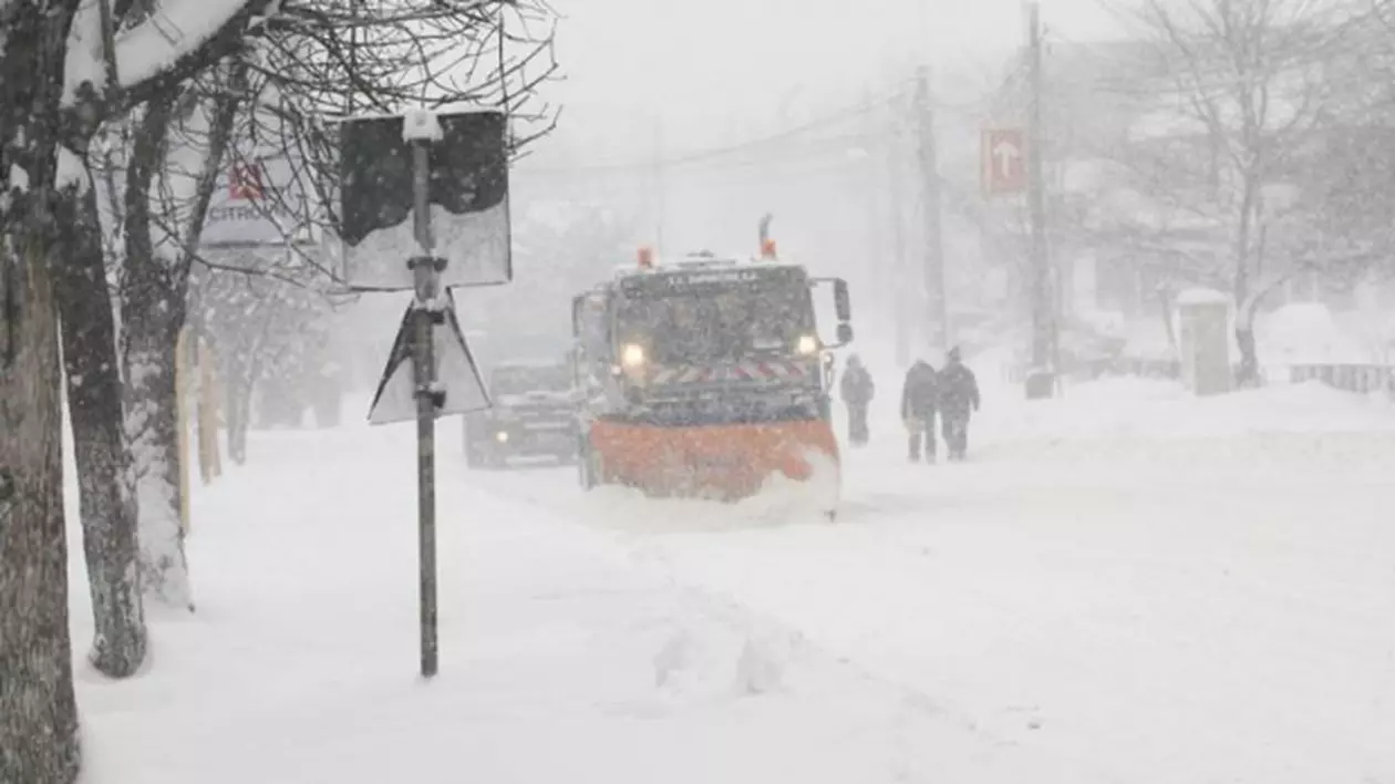 UPDATE. După primăvară urmează... iarna? Drumuri înzăpezite în luna martie!