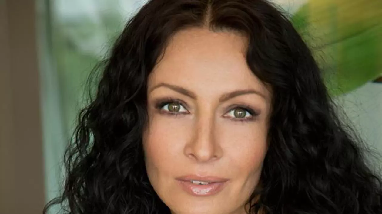 Mihaela Rădulescu CONTINUĂ RĂZBOIUL ÎMPOTRIVA REPREZENTANŢILOR BISERICII: "Nu mai daţi de pomană preoţilor, pentru că nu cred că Dumnezeu vrea asta"
