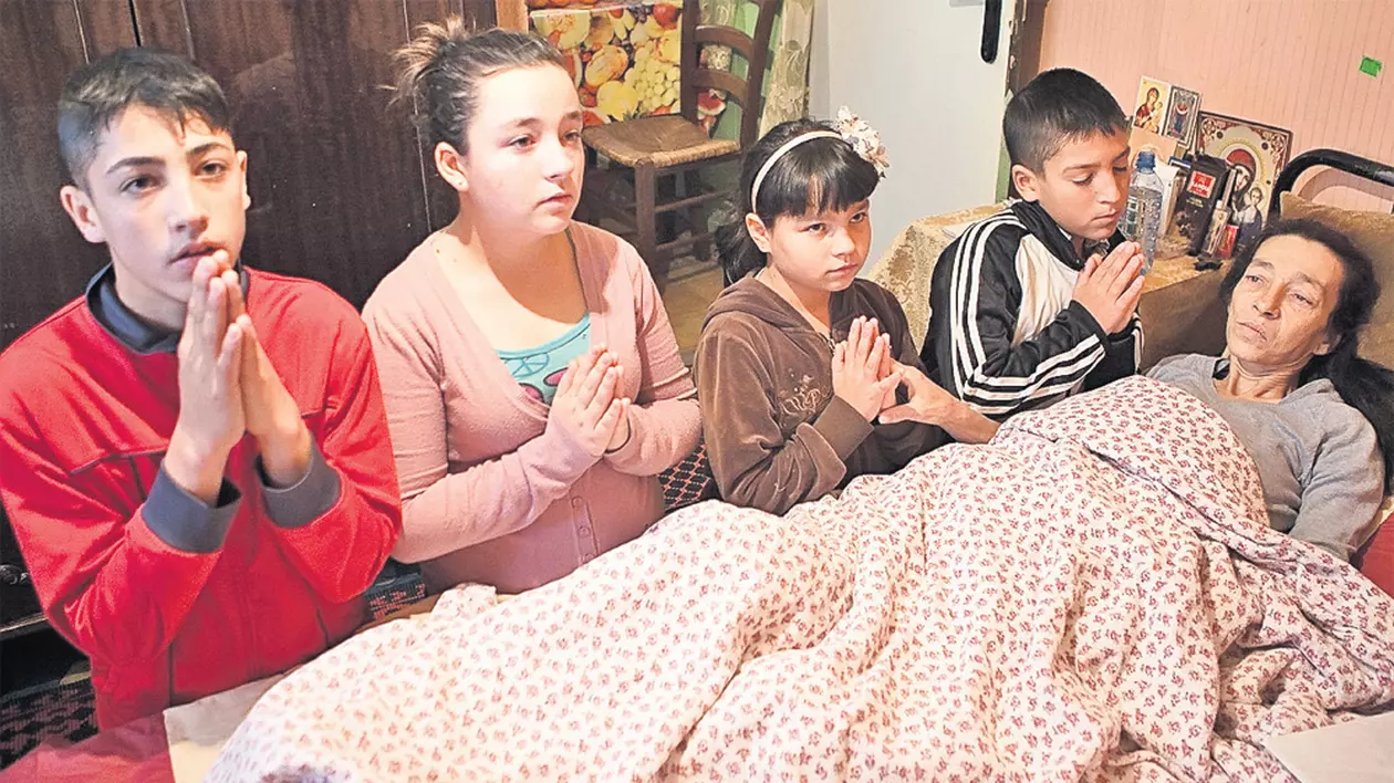 Femeia bolnavă de cancer şi îngrijită de copii a murit