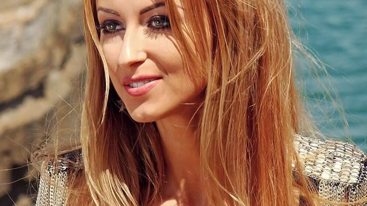 Are FARFURIA PLINĂ, dar NU SE ATINGE DE NIMIC! Uite CE GROZĂVII are pe masă Andreea Bălan | FOTO