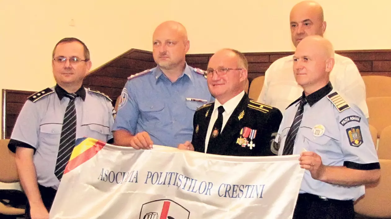 Mare e grădina lui Dumnezeu! Poliţiştii Creştini se roagă pentru sufletul infractorilor: «Doamne, fă-i să nu mai fure»