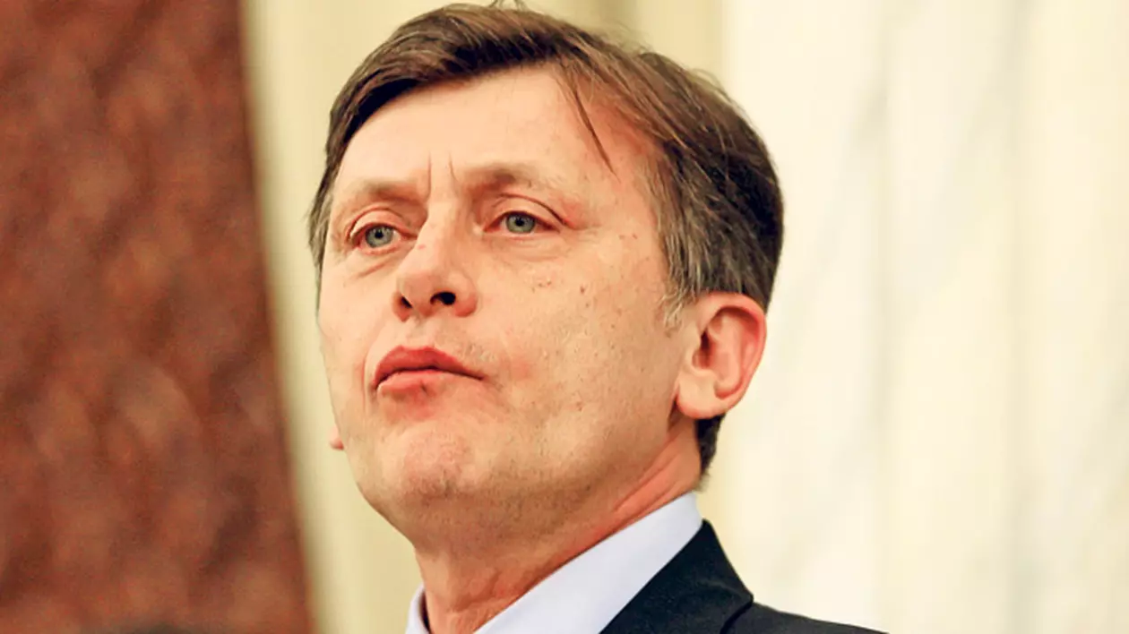 CRIN ANTONESCU nu mai candidează la preşedinţia PNL. Îl susţine pe Iohannis
