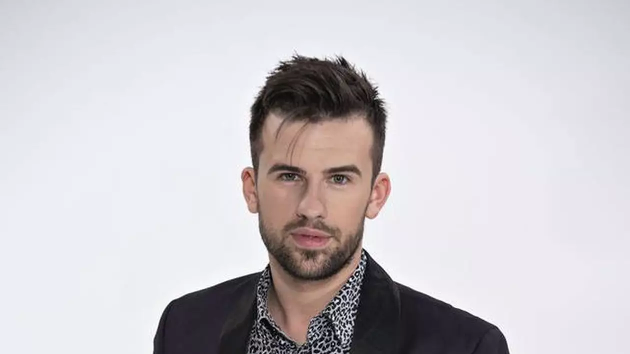 Transformare INCREDIBILĂ pentru câştigătorul "X Factor"! PE TOCURI şi EPILAT PE PIEPT!