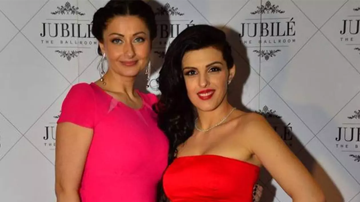 GABRIELA CRISTEA, CU RIDURI foarte pronunţate la petrecerea FINUŢEI EI! FOTO