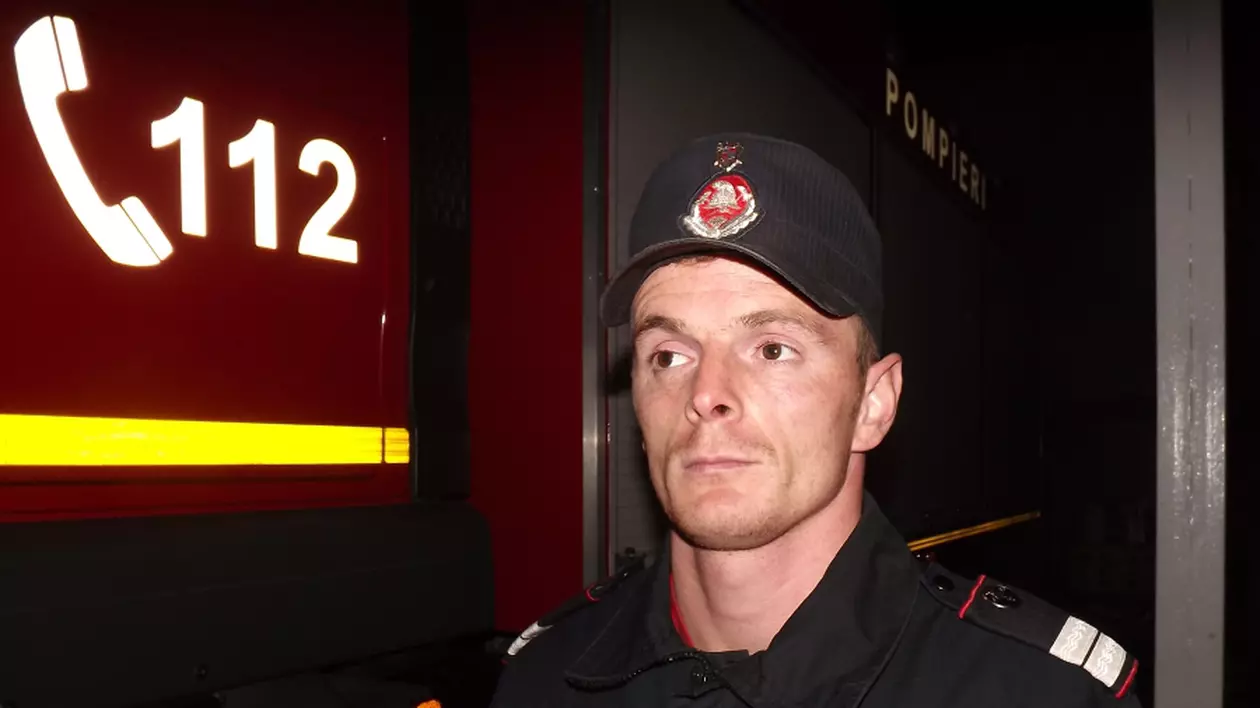 Un pompier din Cluj-Napoca s-a aruncat în apele reci ca gheaţa ale Şomeşului Mic pentru a salva viaţa unui om