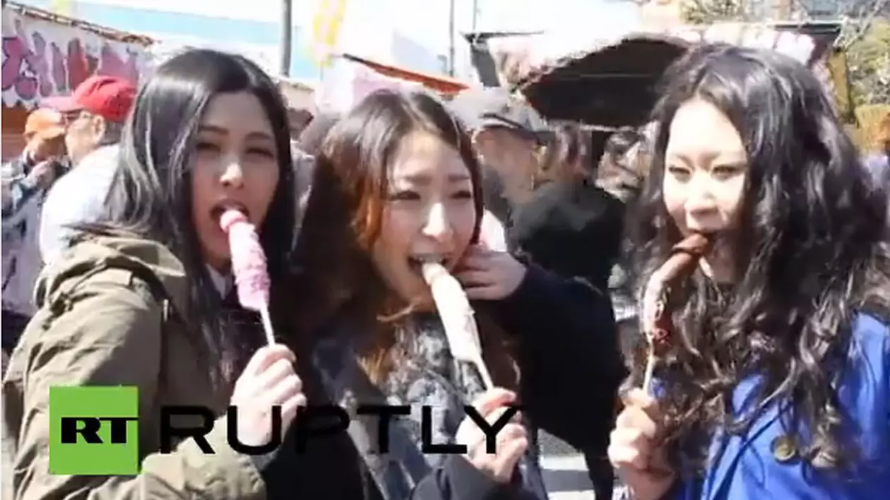ÎNGHEŢATA ÎN FORMĂ DE FALUS, cel mai DEGUSTAT PRODUS la FESTIVALUL PENISURILOR din JAPONIA! VIDEO