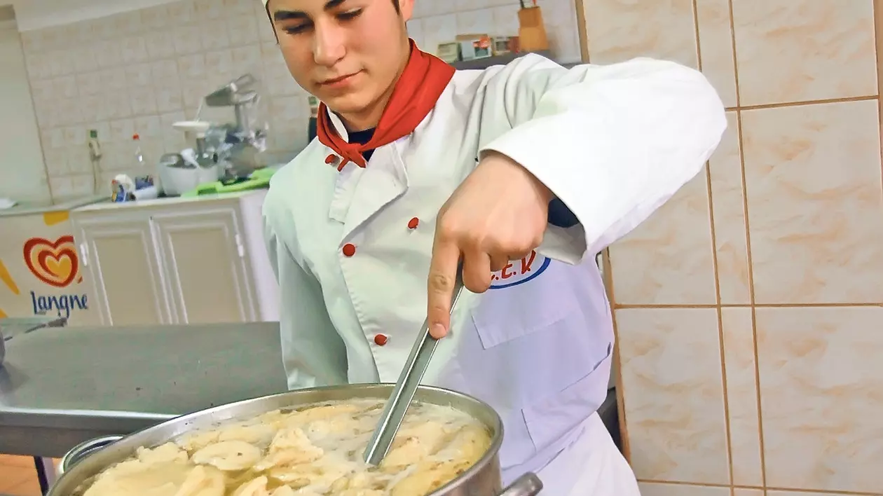 Totul despre ÎNSCRIEREA LA LICEU - Episodul 5 | Mergi la şcoală, iei 200 de lei