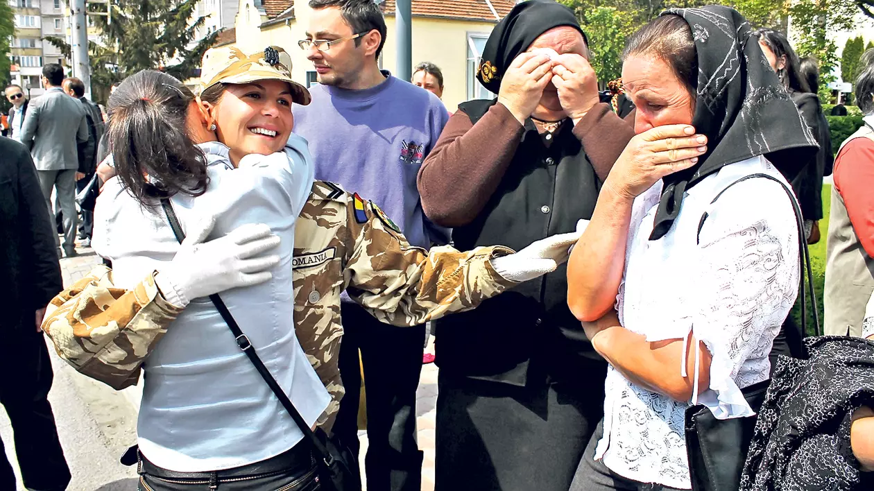 Frumoasa lunetistă! La nici 24 de ani, caporalul Maria Andronesi merge pentru a doua oară în Afganistan