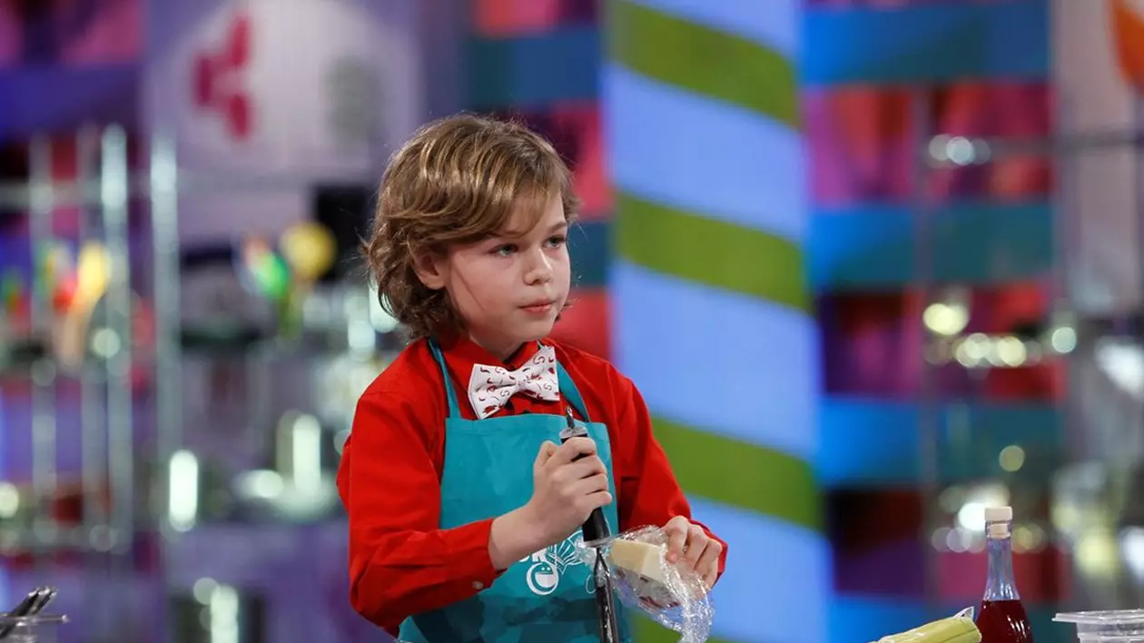 Un concurent „Junior Chef”, în videoclipul unei cântăreţe