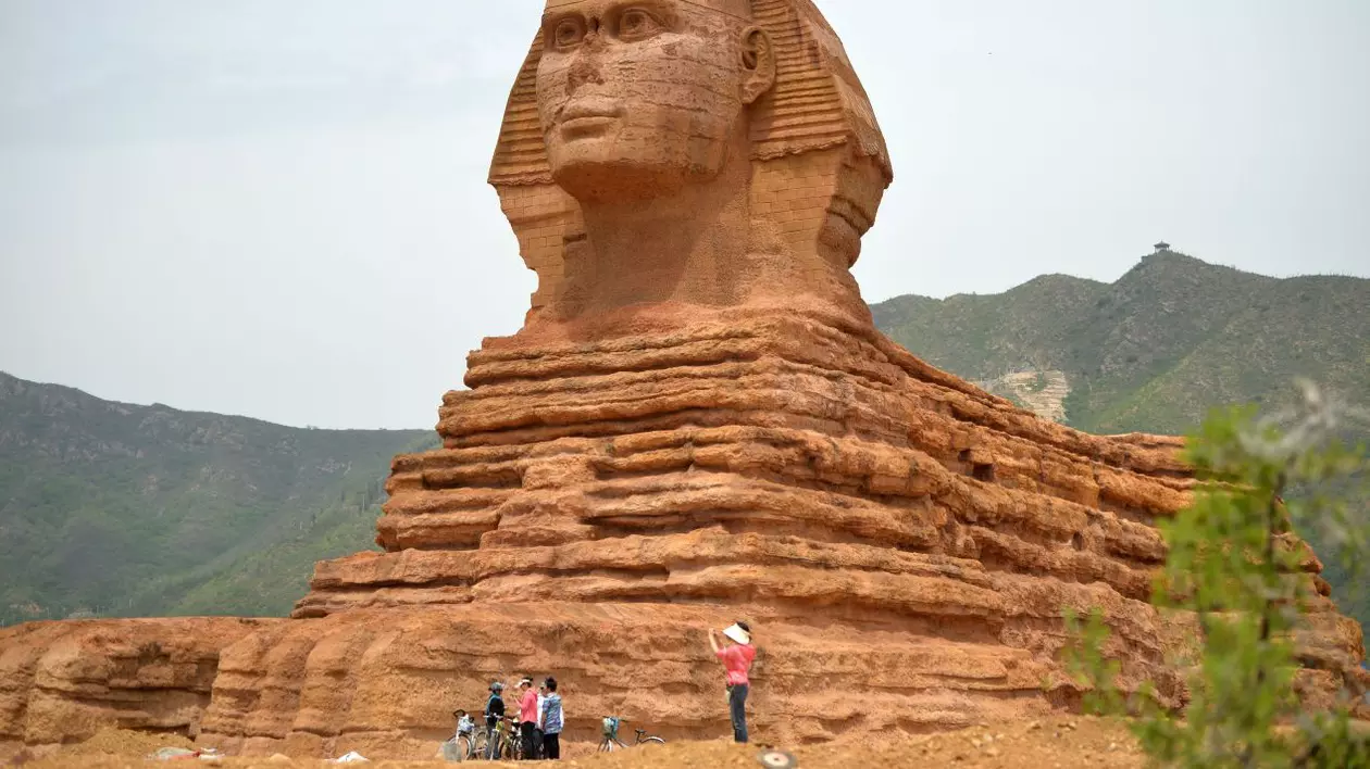 Sfinxul fals din China va fi demolat, în urma plângerilor egiptenilor | FOTO