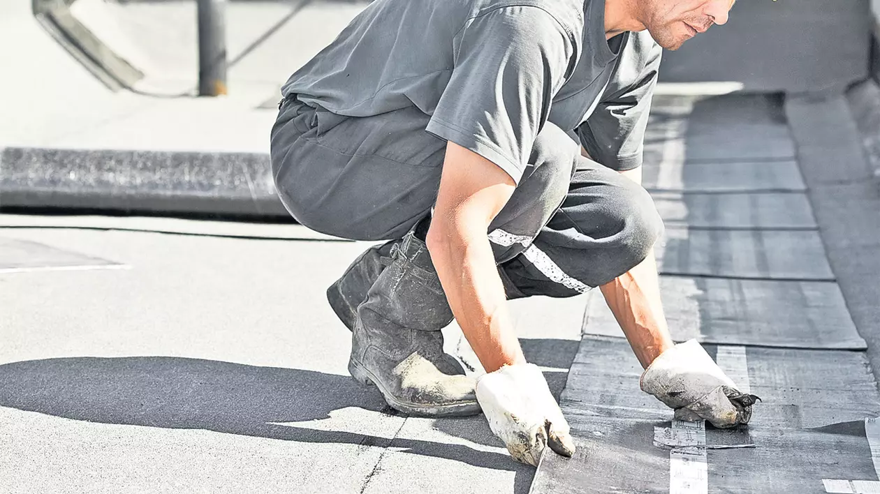 Cine dă bani pentru repararea terasei blocului? Specialiştii noştri răspund