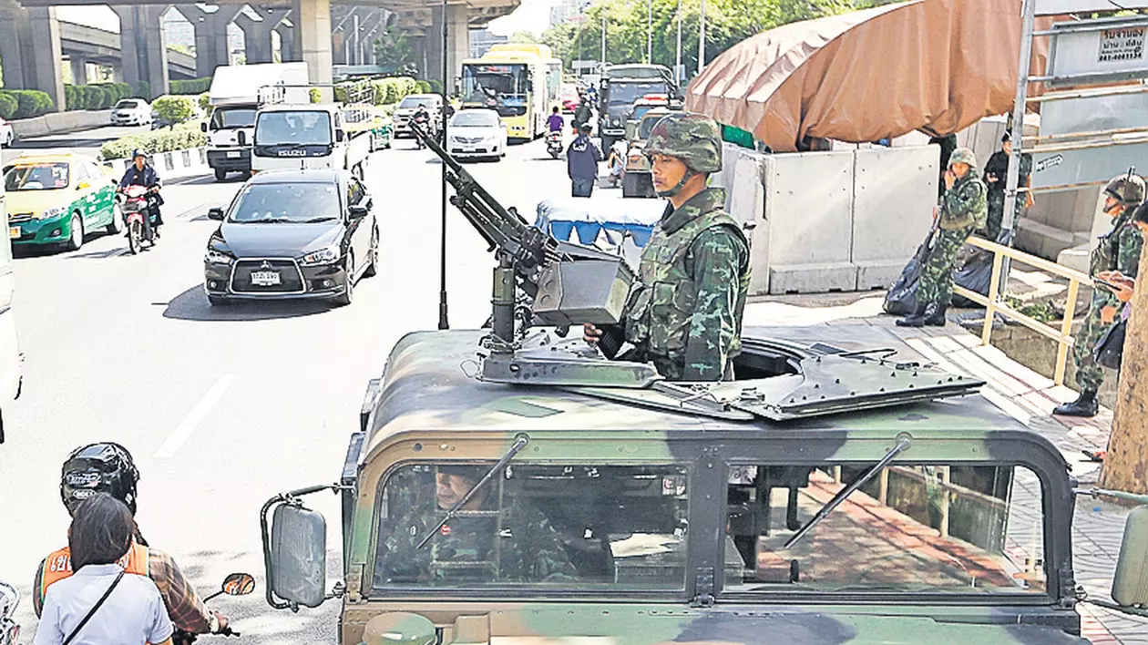 Atenţie, români! Vă puneţi viaţa în pericol dacă mergeţi la Bangkok. Armata a preluat puterea în Thailanda