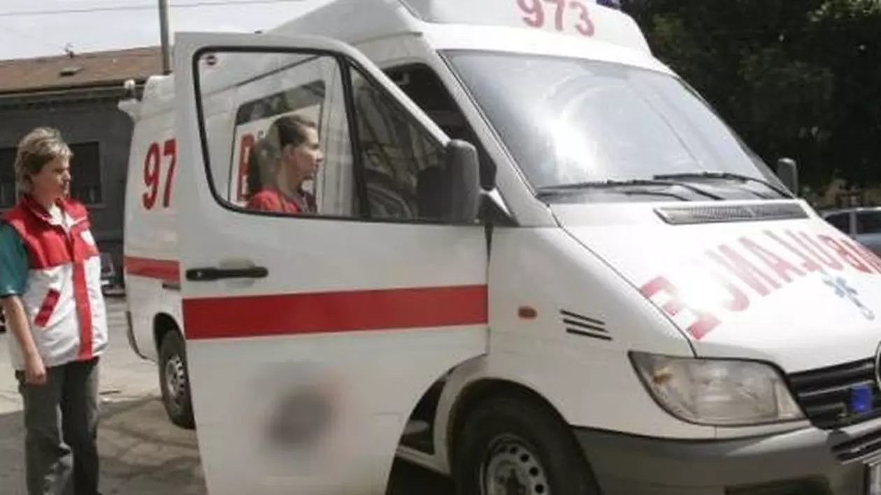 A murit pe stradă, sub privirile fetiţei sale
