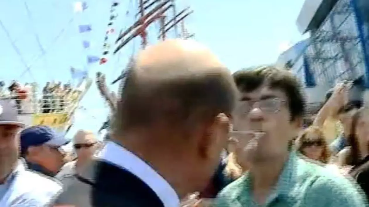BĂRBATUL care l-a scuipat pe BĂSESCU, internat pentru a fi expertizat psihiatric