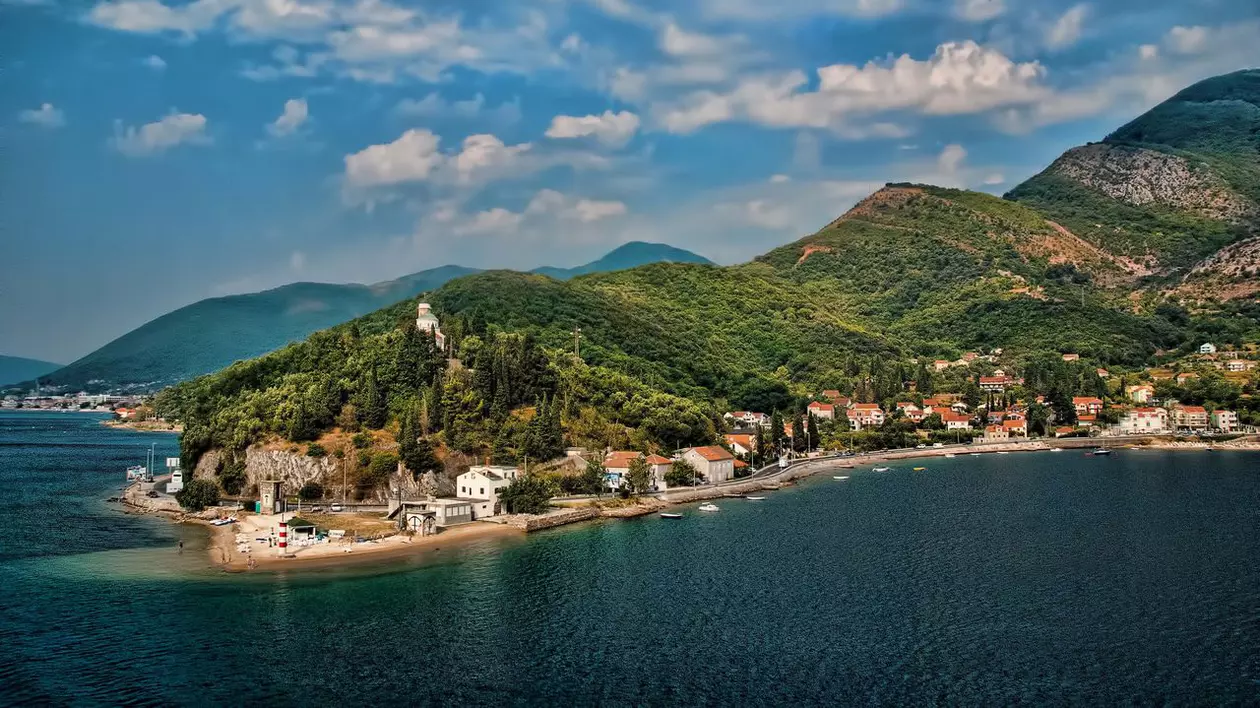 IDEI DE VACANŢĂ. Muntenegru, destinaţia ideală pentru distracţie şi activităţi în aer liber