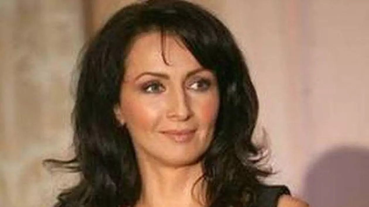 RĂDULEASCA, MAI SEXY ca NICIODATĂ! IMPOSIBIL să ÎŢI IEI OCHII DE la EA, ATÂT de BINE ARATĂ!