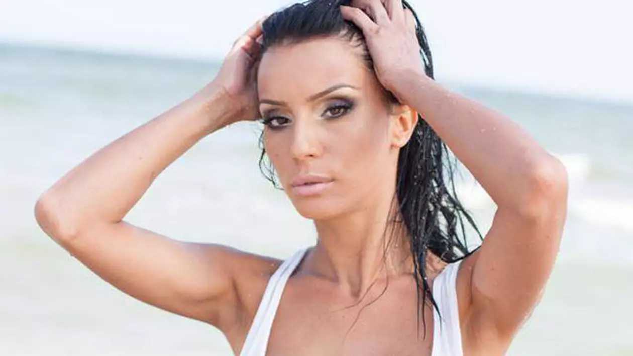 Oana Craioveanu, COPERTA DIN LUNA IUNIE a revistei FHM