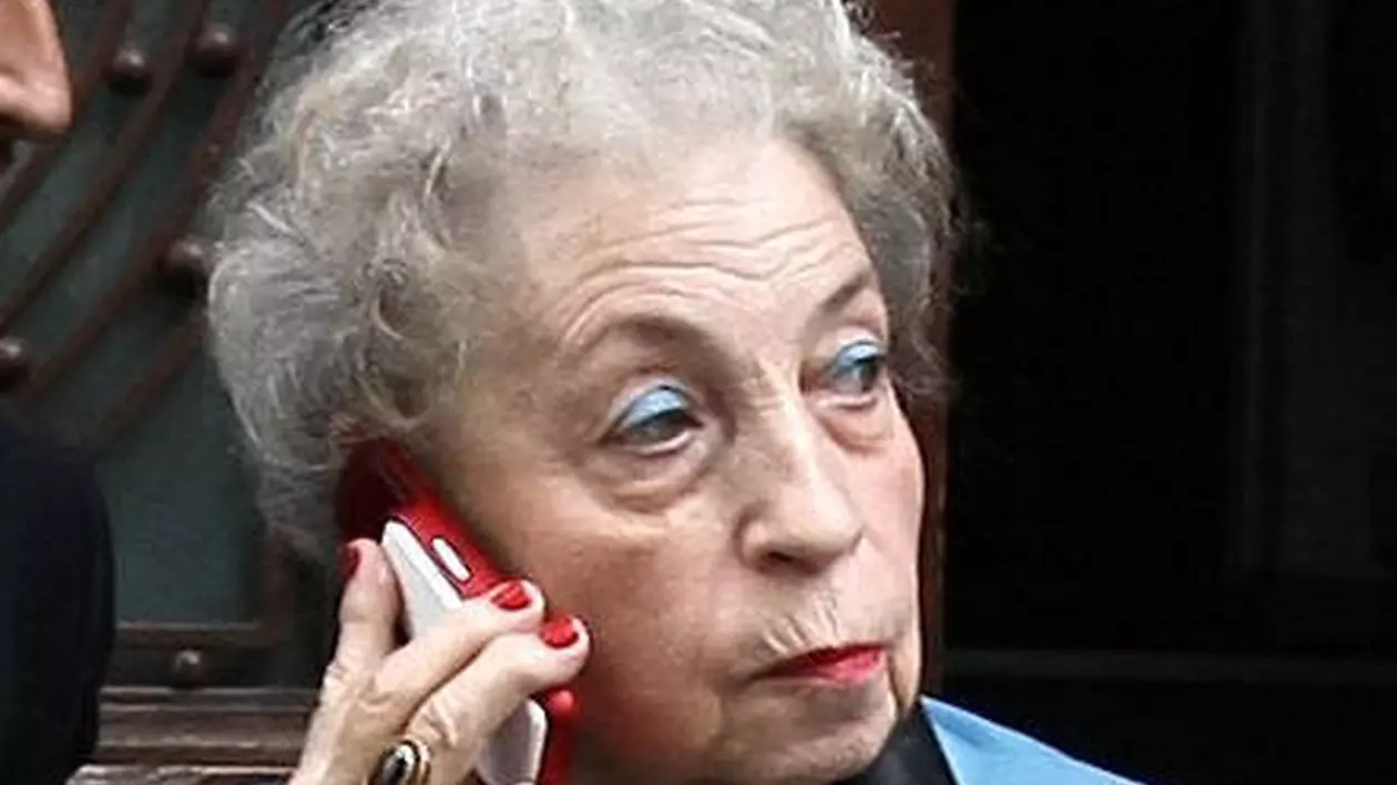Avocata PAULA IACOB face o DEZVĂLUIRE ȘOCANTĂ despre FIICA EI: ” AM CHINUIT-O”