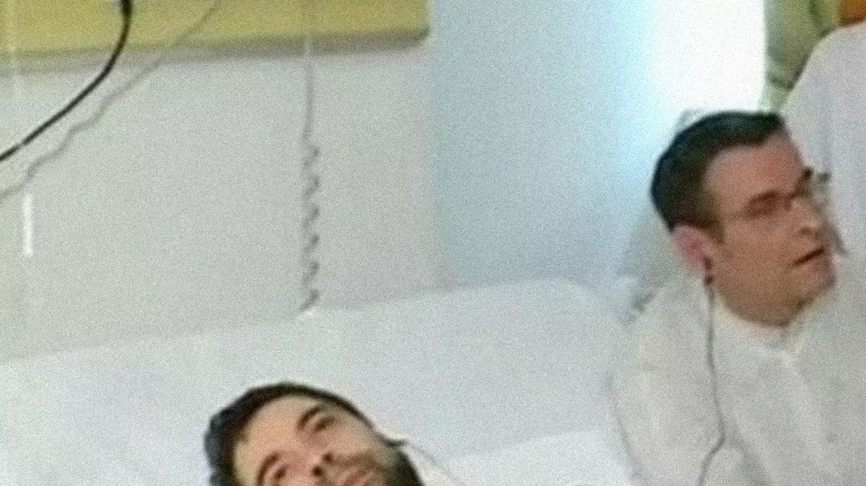 O infecţie i-a luat ciripitul de milioane! SALAM, INTERNAT DE URGENŢĂ LA SPITAL, din cauza UNEI LARINGITE