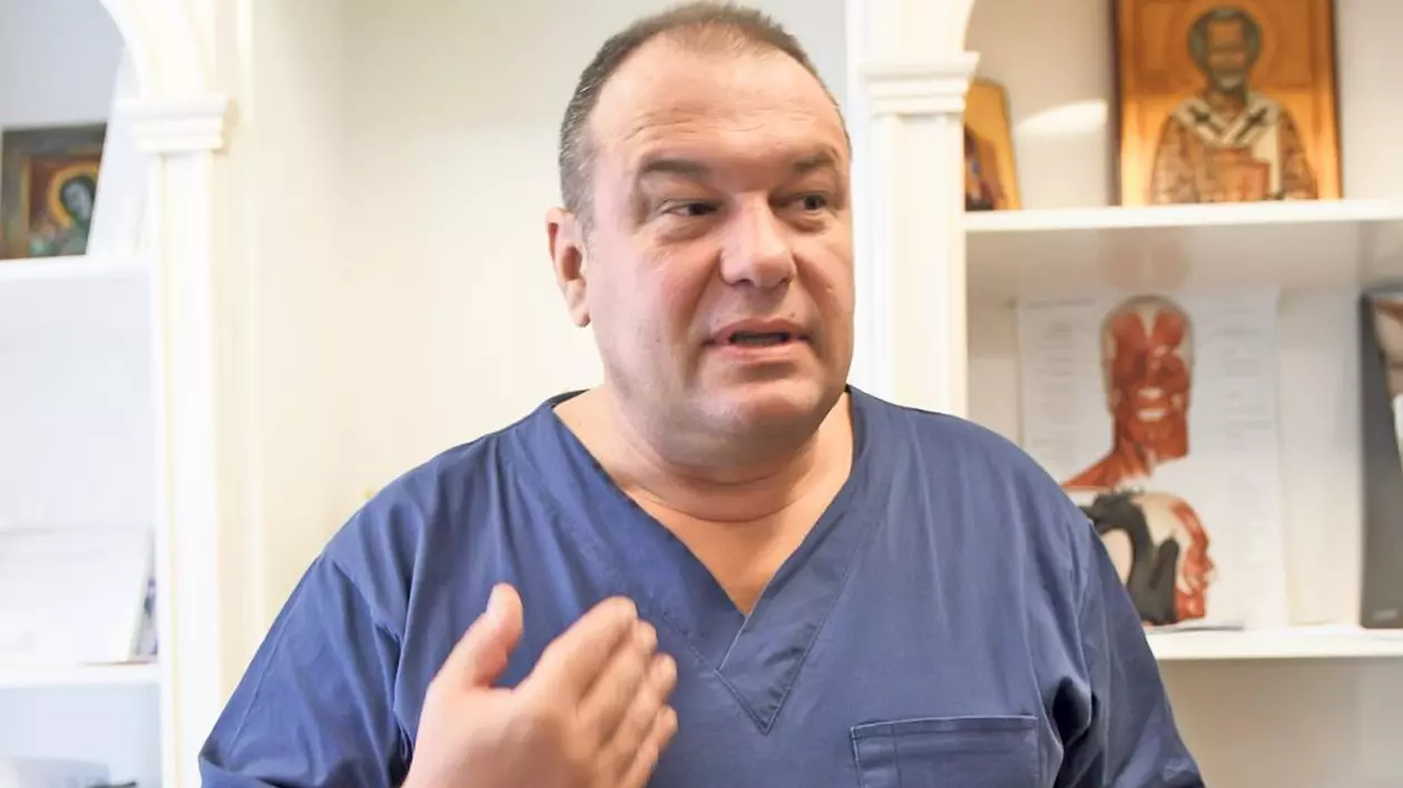 Dr. Marek Vâlcu a confirmat pentru Libertatea gafa comisă de Oana Zăvoranu când a luat banii: «I-am dat 10.000 € într-un plic cu sigla Ministerului Internelor»