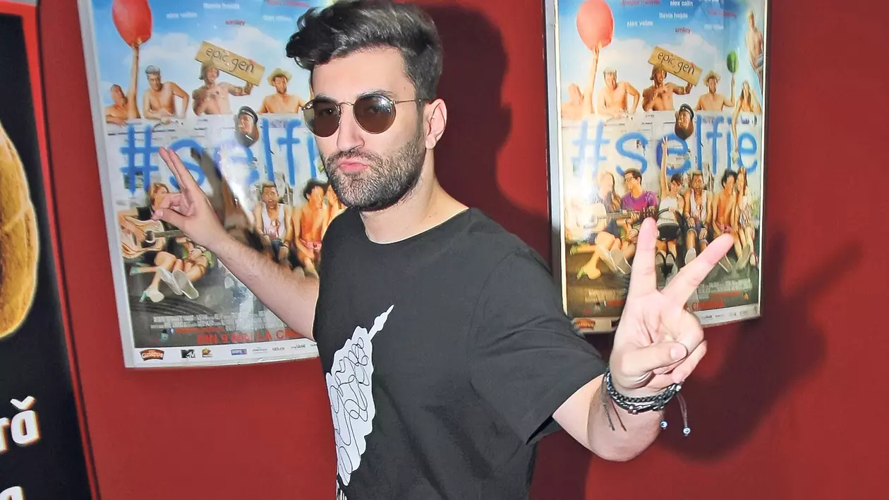 Lui Smiley i-a plăcut să se joace de-a homosexualul | FOTO