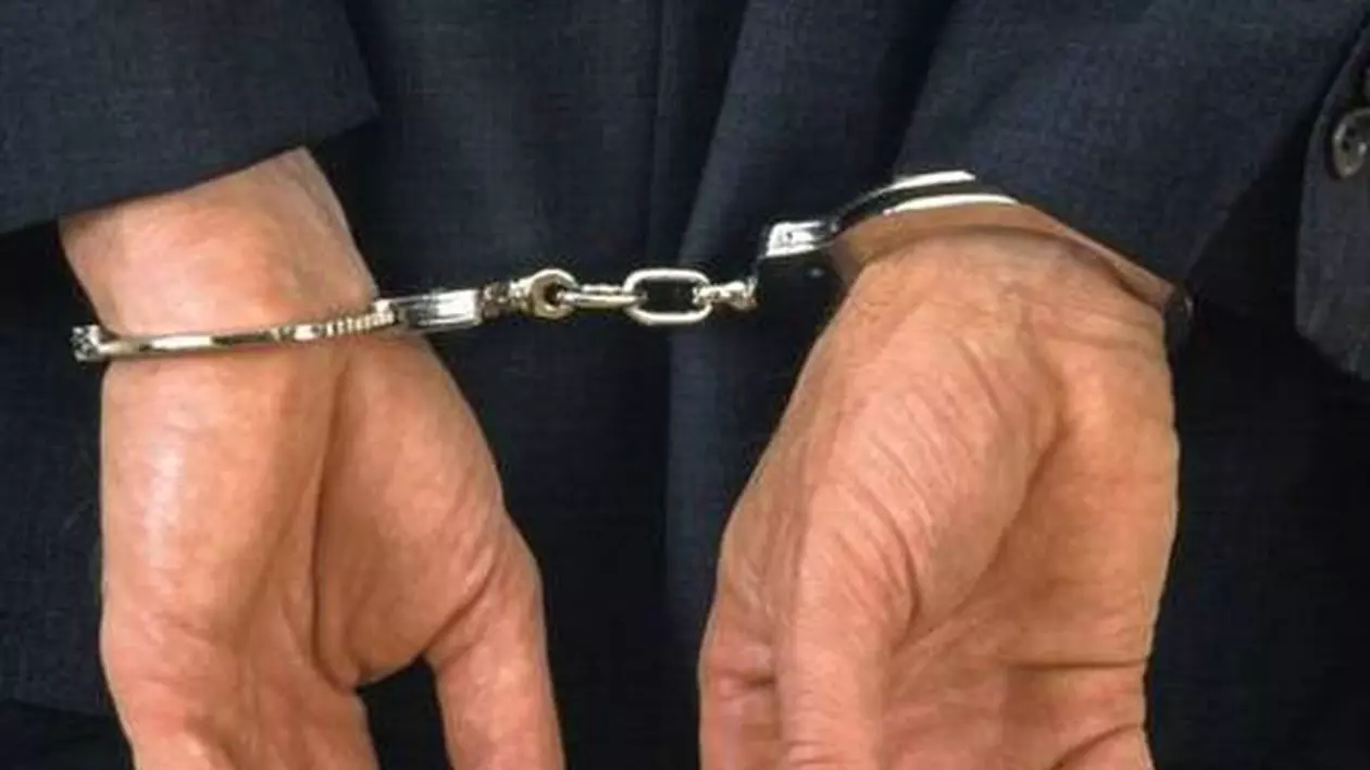 BARBAR! Două MINORE au fost violate în grup şi spânzurate de un copac