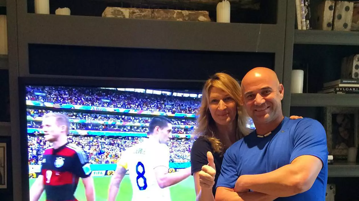 Soţii Steffi Graf şi Andre Agassi, fericiţi după SUA-Germania
