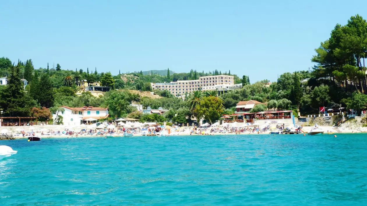 IDEI DE VACANŢĂ. Locuri liniştite şi zone distractive în Paleokastritsa