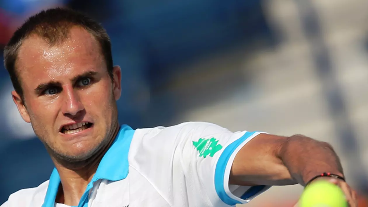 Marius Copil descrie accidentarea horror suferită de către Victor Hănescu: ^”A leșinat la antrenament! A căzut direct în față! Și-a spart barba și are șapte copci!” / EXCLUSIV