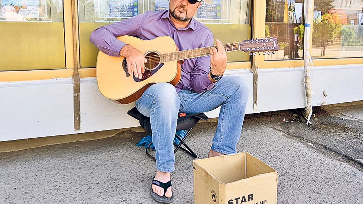 Are interzis la cântat pe stradă