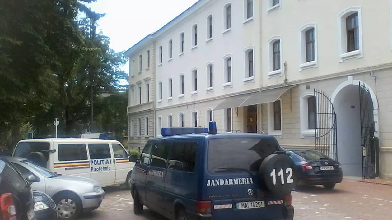 Panică la Suceava! Alarma falsa cu bomba la Palatul de Justiţie | FOTO