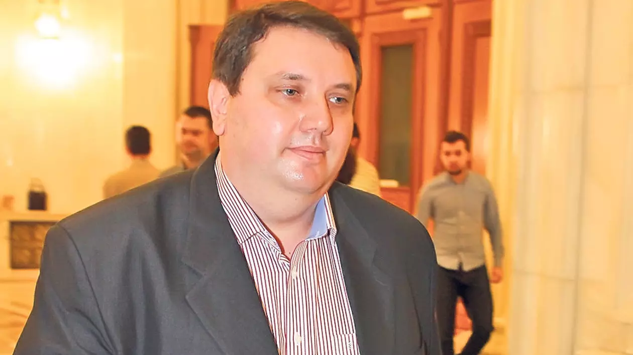 Adrian Duicu, fostul preşedinte al Consiliului Judeţean Mehedinţi, trimis în judecată în stare de arest