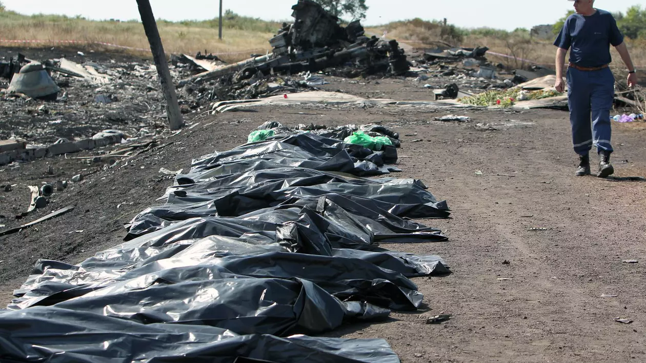 AVION PRĂBUŞIT în UCRAINA. OLANDA TRIMITE JANDARMI la locul TRAGEDIEI