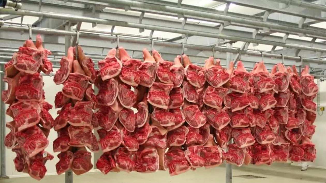 Elveţienii au interzis importul de carne de porc din România