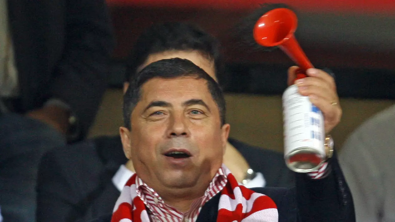 Fostul acţionar dinamovist Vasile Turcu a confirmat planul divulgat de SportNews.ro, prin care Internele, Elisabeta Lipă și Nicolae Badea vor să-i sufle echipa Dinamo lui Ionuț Negoiță după modelul ”Steaua-CSA”. Omul de afaceri l-a atacat dur pe Rednic: "E profesionist, dar caracter zero. L-am prins când lua bani"