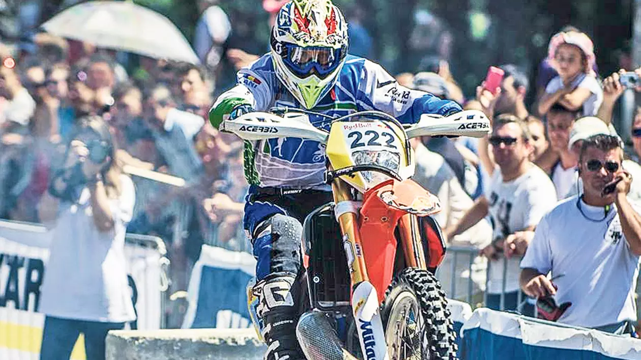 Dani Oţil a dat lovitura la concursul de enduro! A luat bronzul la motociclism