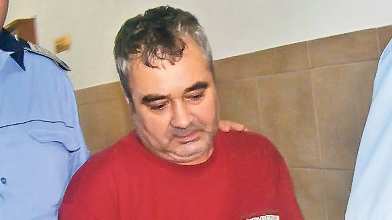 Rădăuţeanul suspectat de uciderea soţiei şi a cumnatelor e în greva foamei