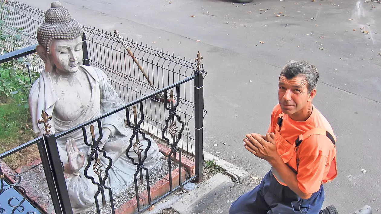 Se roagă zilnic la STATUIA lui Buddha din Militari! Ce spune Gheorghe Ioniţă, un măturător bucureştean, despre gestul său