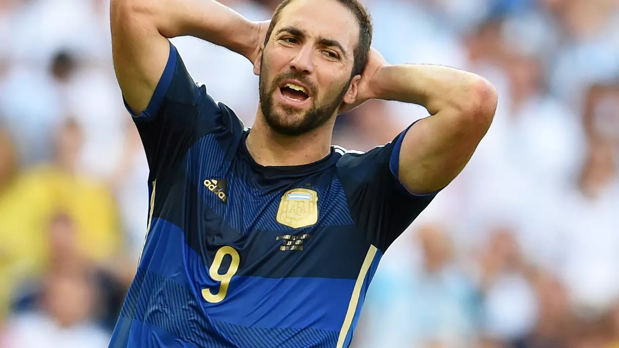 Declaraţie de dragoste!  ”Cred că orice jucător ar vrea să evolueze alături de un campion cum e Messi. Dacă ar veni la Napoli, ar fi grozav”, Gonzalo Higuain, atacant Napoli