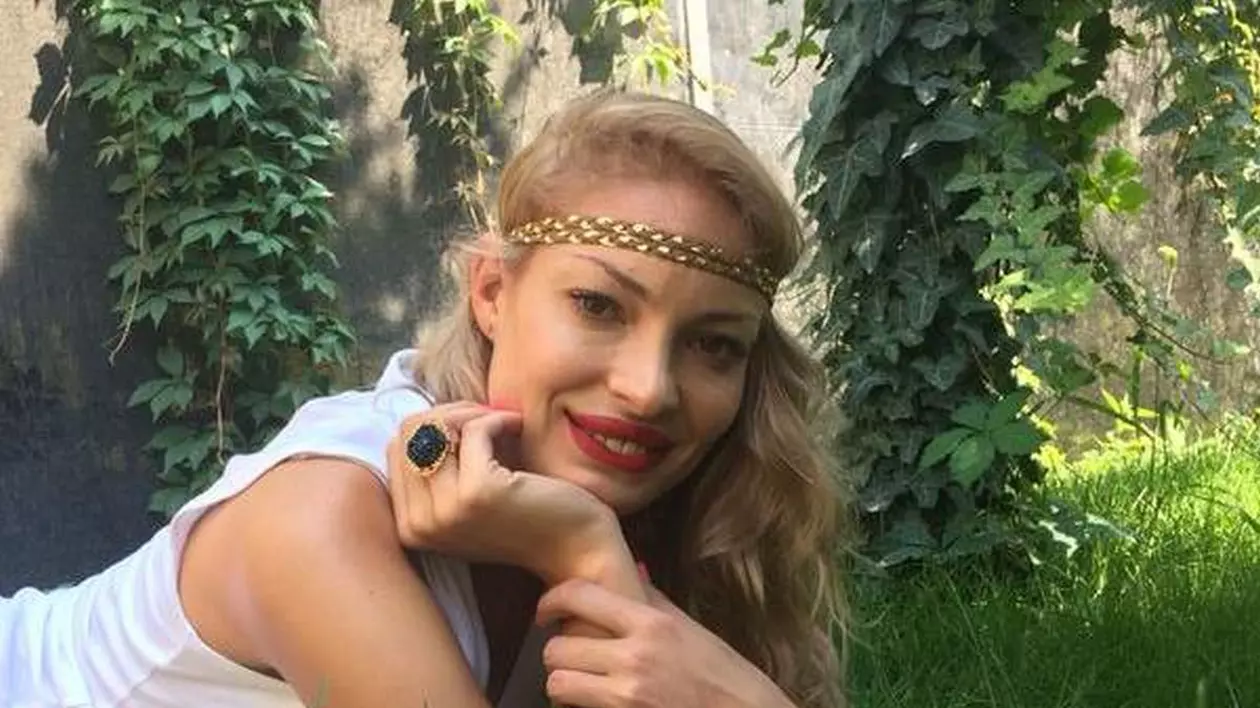 Valentina Pelinel S-A HOTĂRÂT! Îşi SCHIMBĂ RADICAL ritualul de înfrumuseţare