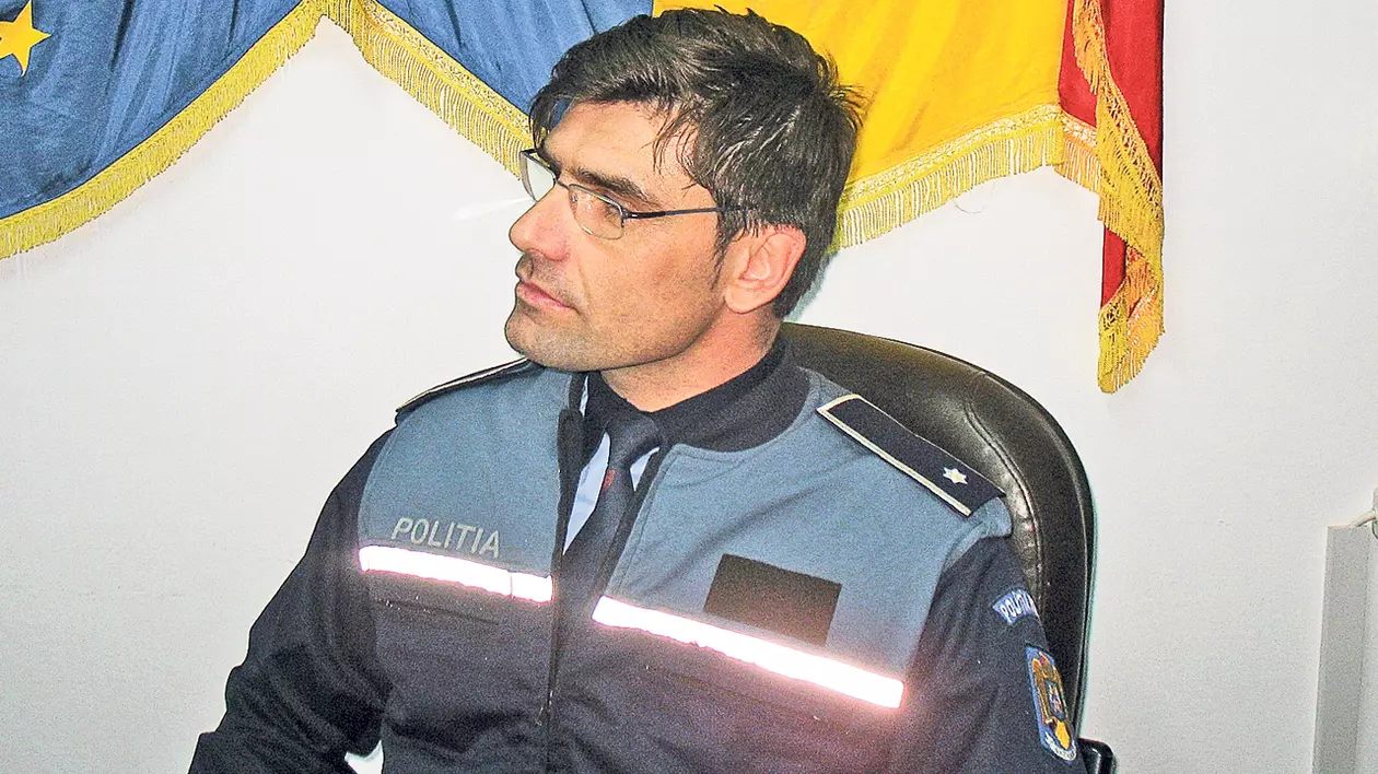 A defilat în faţa procurorilor! Poliţistul-fotomodel din Tecuci, săltat de DNA