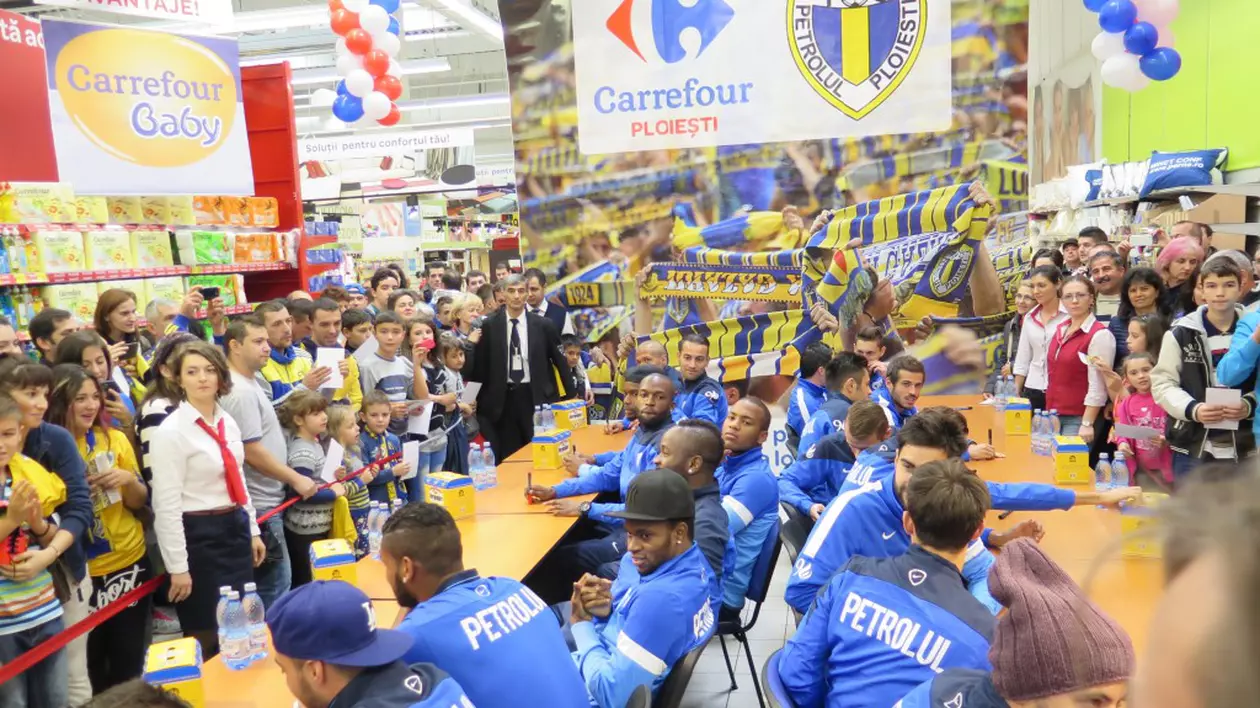 NEBUNIE la inaugurarea standului ”lupilor” dintr-un hypermarket din Ploiești