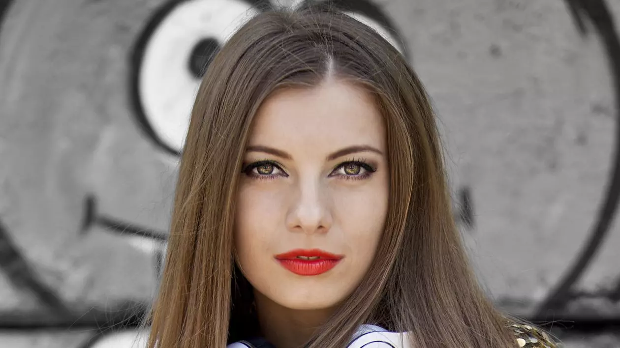 PREMIERĂ LIBERTATEA.RO | IOANA feat. ANASTASIA lansează "CA LA METROU"