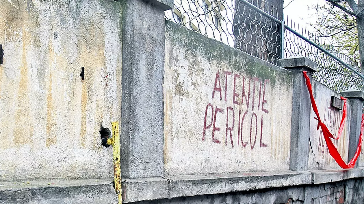 CE NE ENERVEAZĂ | Ne place să umblăm cu gardul vopsit