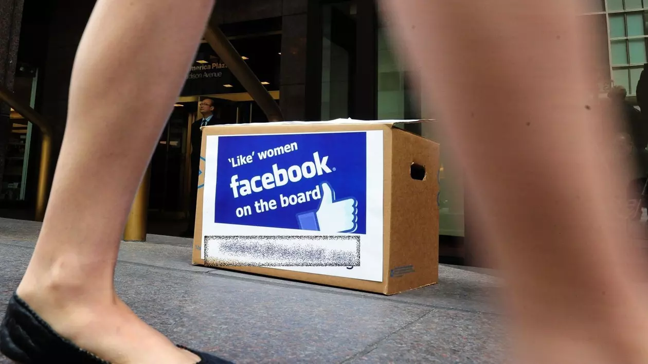FACEBOOK şi APPLE plătesc zeci de mii de euro pentru OVULELE ANGAJATELOR