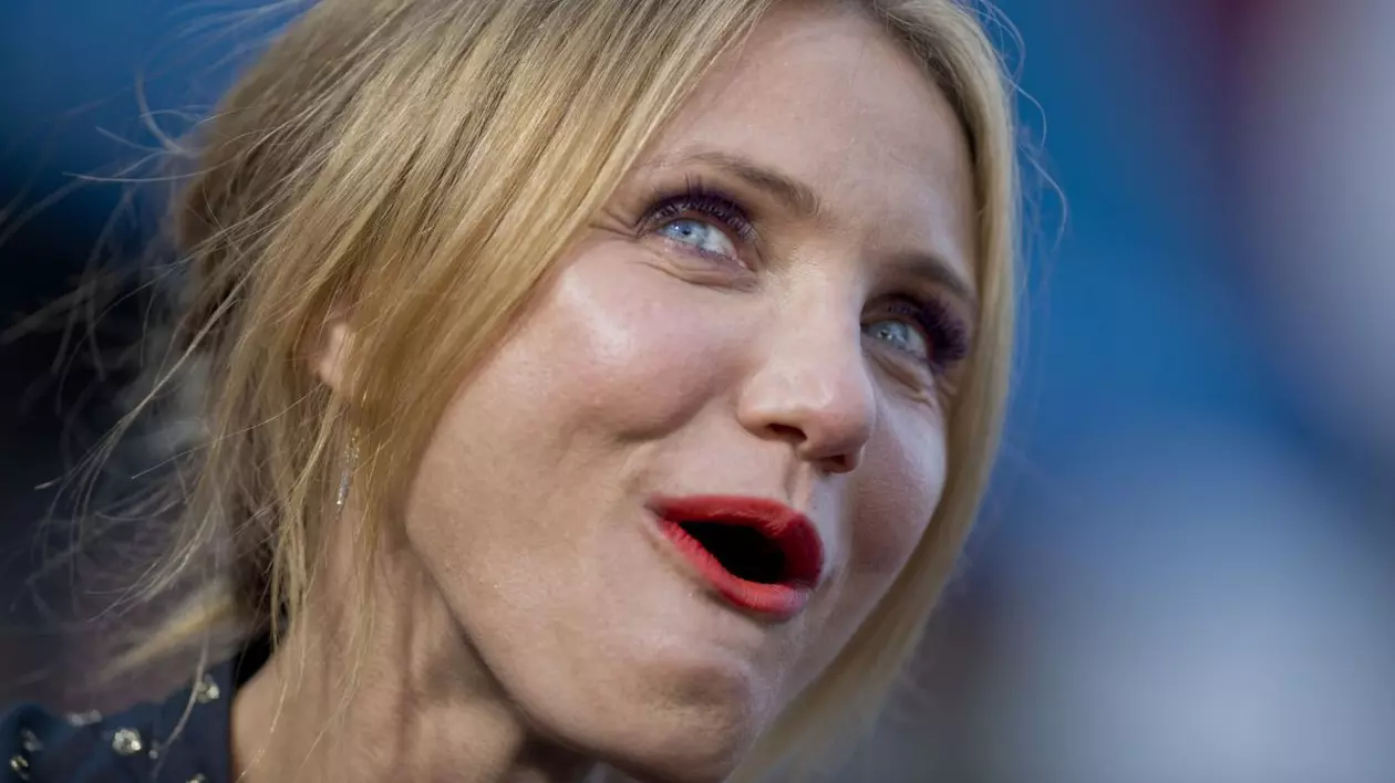 BĂRBAŢII abia AŞTEAPTĂ ASTA! CAMERON DIAZ nu ar EZITA să se ARATE COMPLET GOALĂ în FILME!