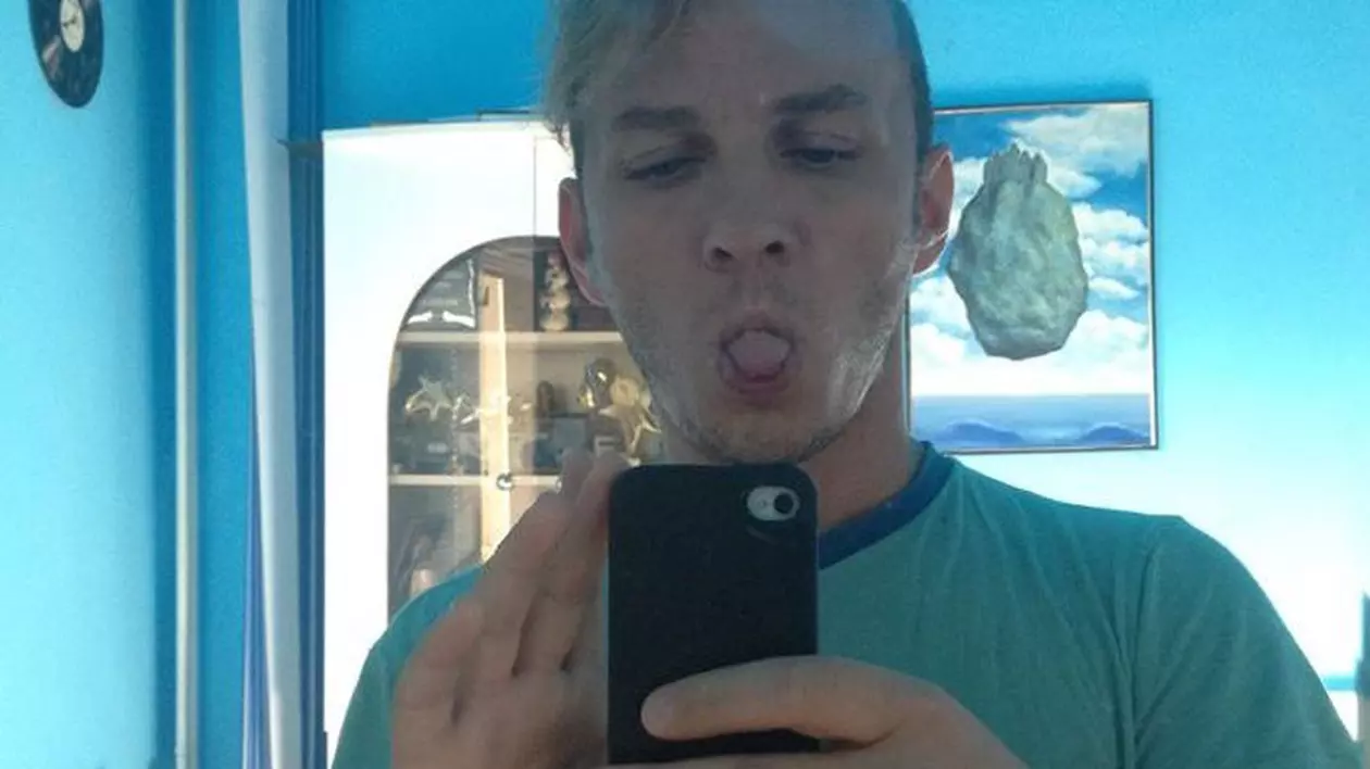 MOTIVUL HALUCINANT pentru CARE îşi FACE MORMAN de SELFIE-URI! TRĂISTARIU SPUNE TOT! | FOTO
