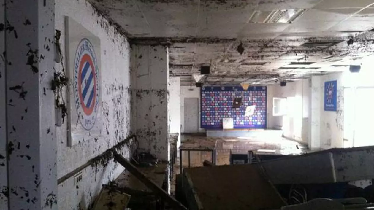 FOTO ULUITOR / Imagini cu dezastrul abătut asupra stadionului din Montpellier!