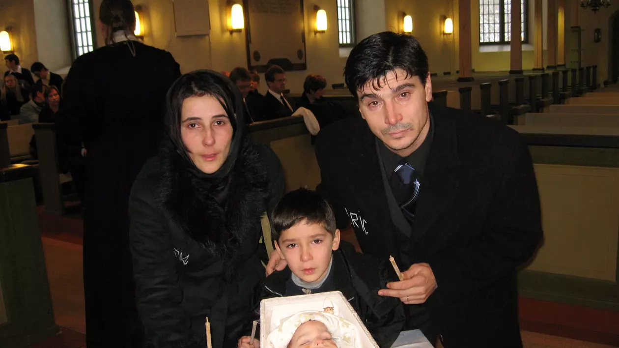VIDEO/ IMPRESIONANT! Scrisorile părinților regretatului Eric Ionuț Marcă către statul finlandez și către statul român. ^E prima oară când acceptă să vorbească despre tragedia familiei. DOCUMENTE DIN PROCES