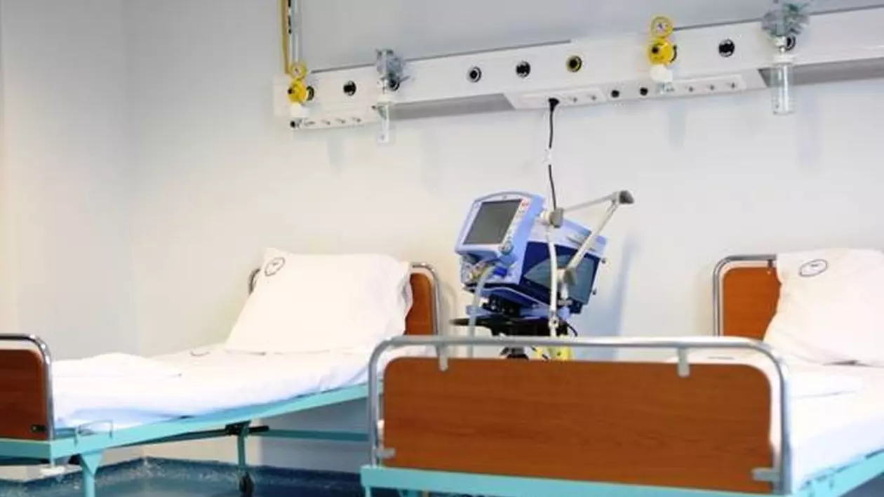 De necrezut! Un elev din Iaşi a testat SPRAY-UL LACRIMOGEN la şcoală! 18 colegi au ajuns la SPITAL!